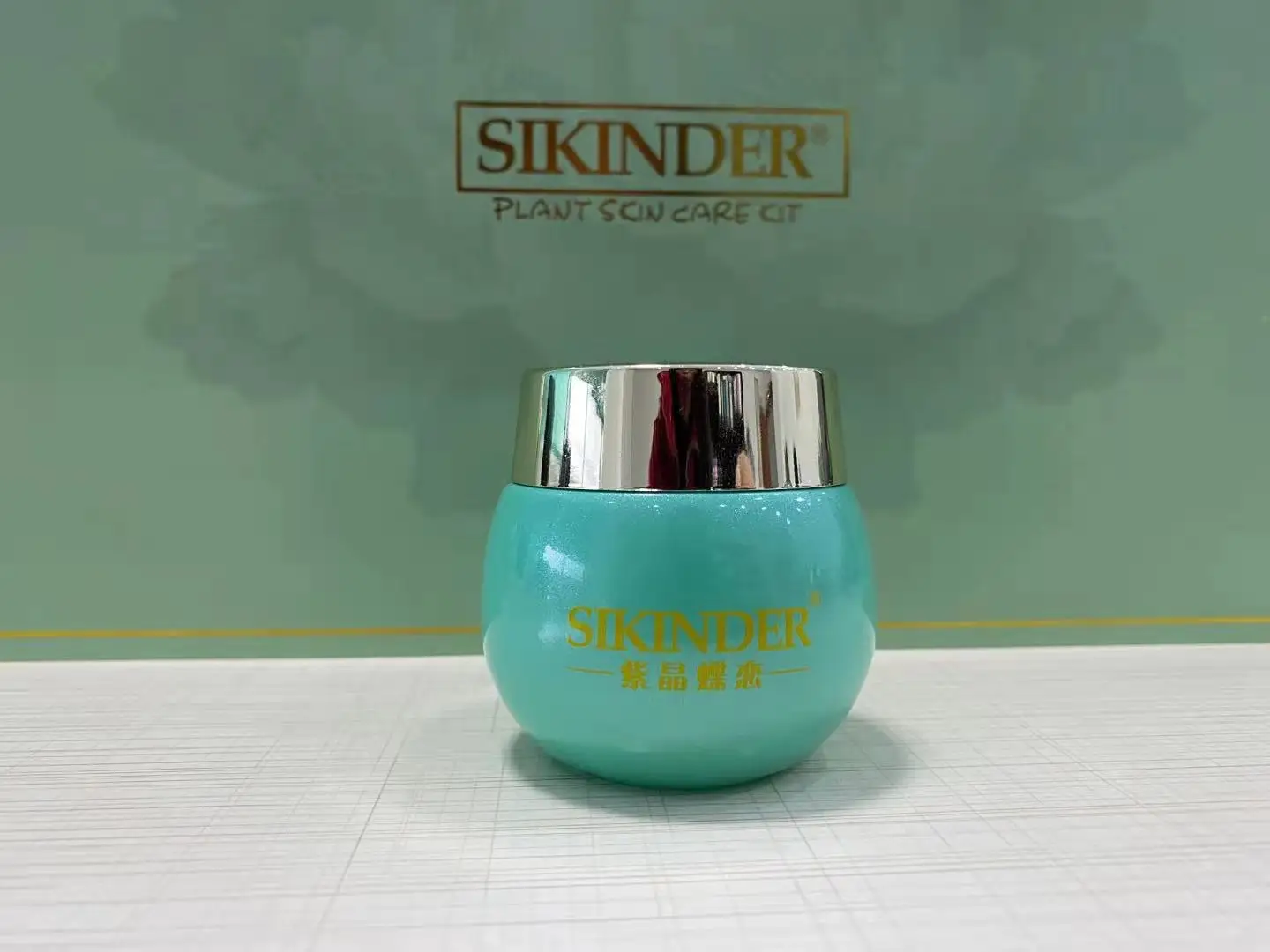 OEM Manufacturer's Luxurious Soothing Beauty Skincare Kit Dry Skin Vitamin C Hyaluronic Acid Herbal Ingredients Face Acne Care
