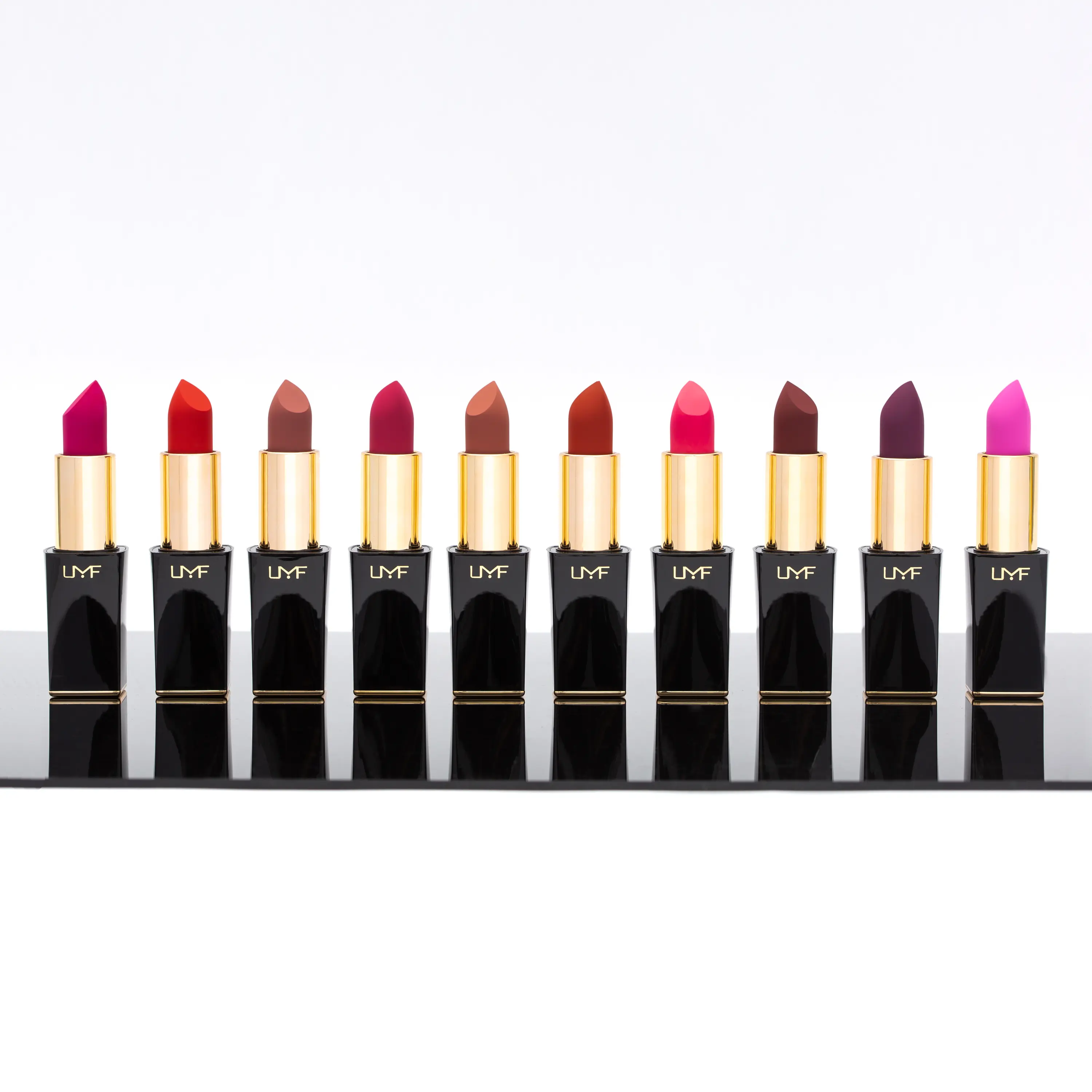 Customized Red Matte Waterproof Lipstick Fashion Mineral Magic Lipstick Cosmetics with OEM ODM Private Label Makeup